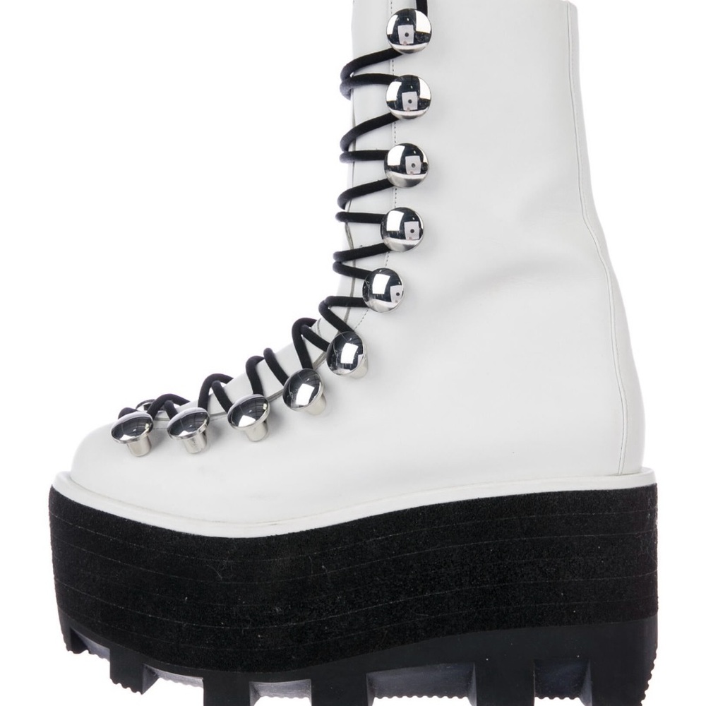 Vibrant white ALEXANDER WANG Sam boot. Rare, very stylish in great condition.